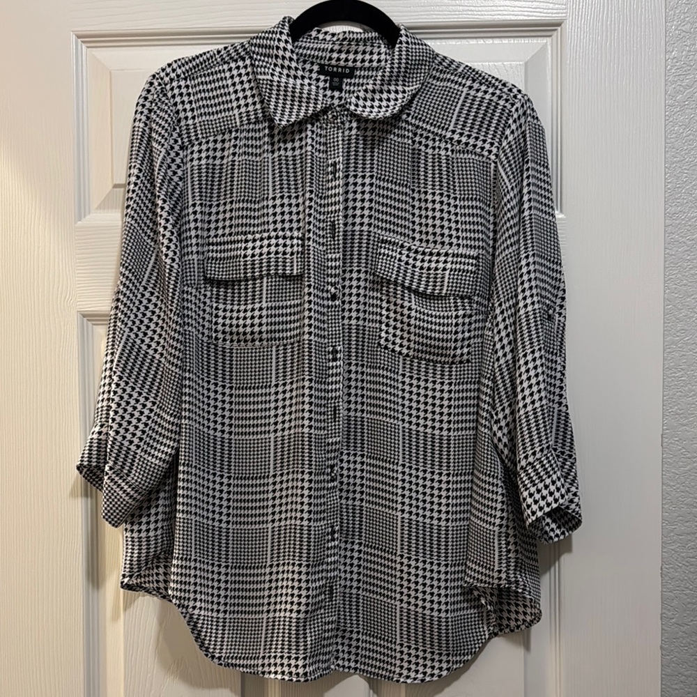Torrid Black and White Houndstooth Shirt